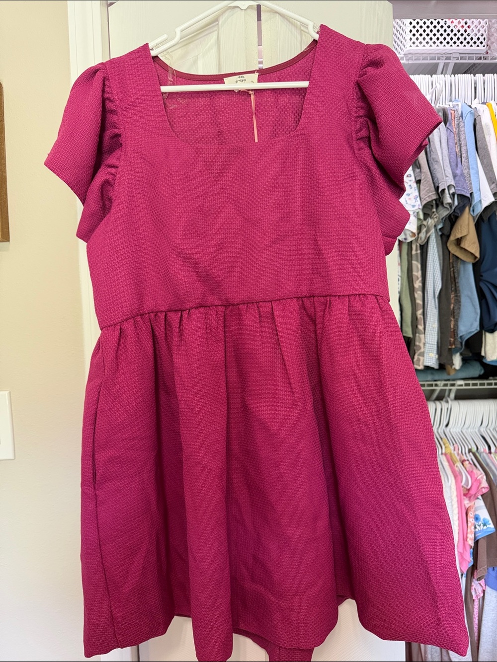 entro Magenta Square-Neck Puff-Sleeve Dress